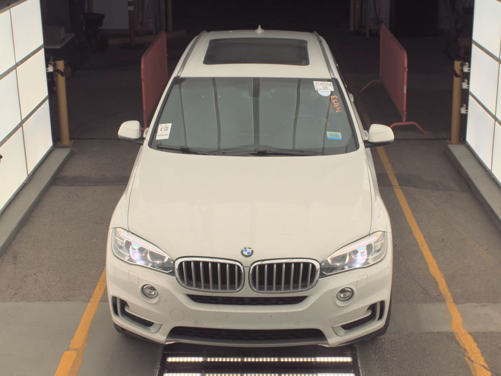 BMW X5 2017 — photo 2