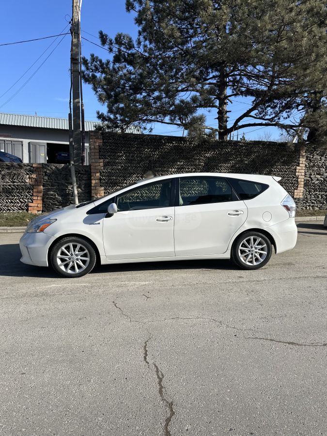 Toyota Prius V