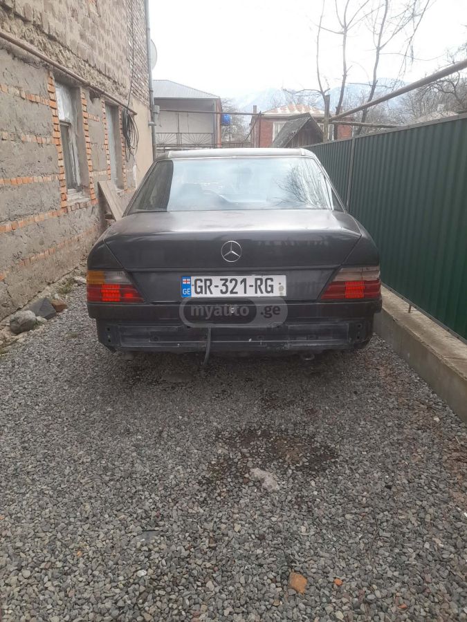 Mercedes-Benz E 230 1991 — photo 2
