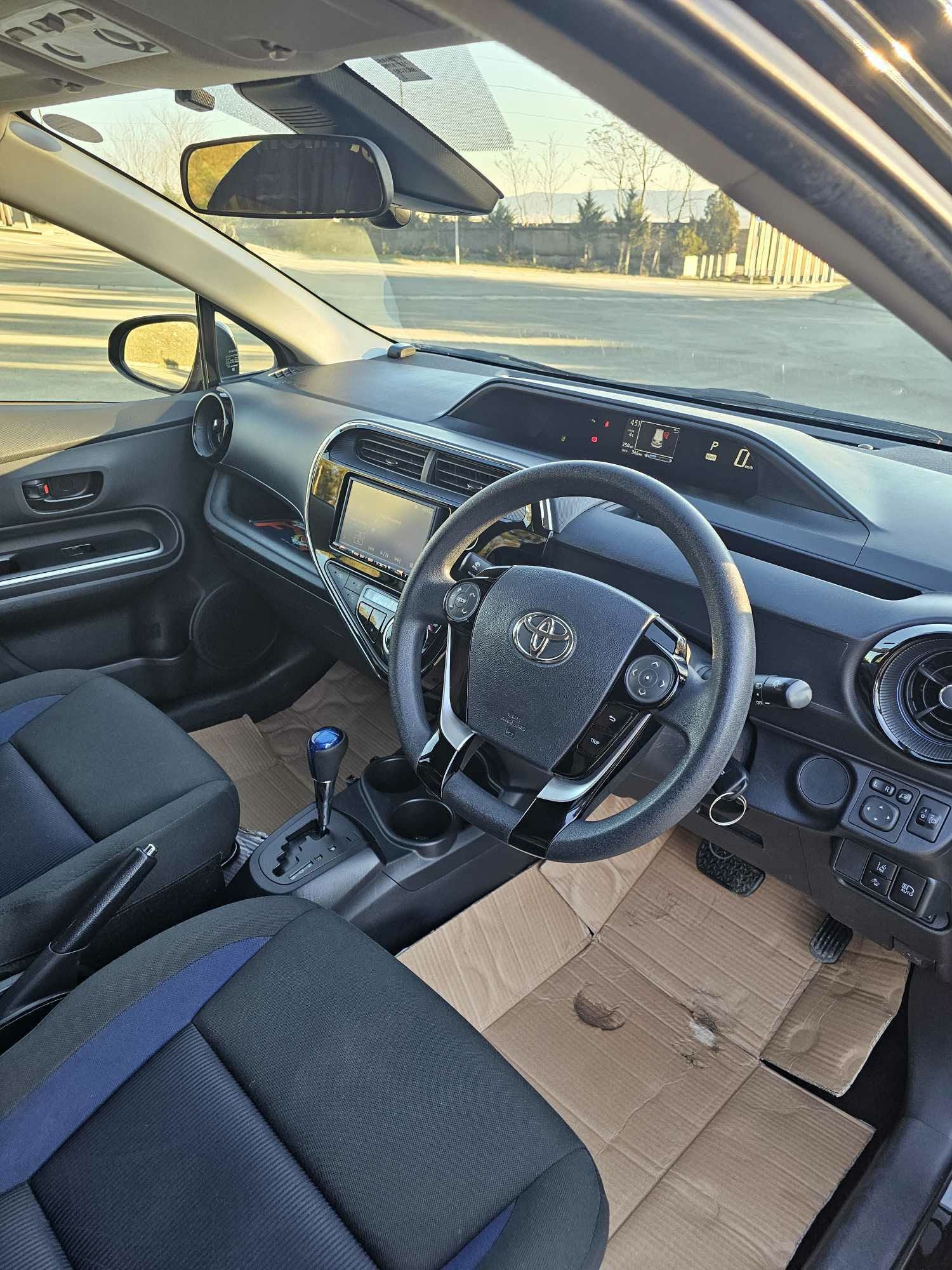 Toyota Aqua 2018 — photo 2