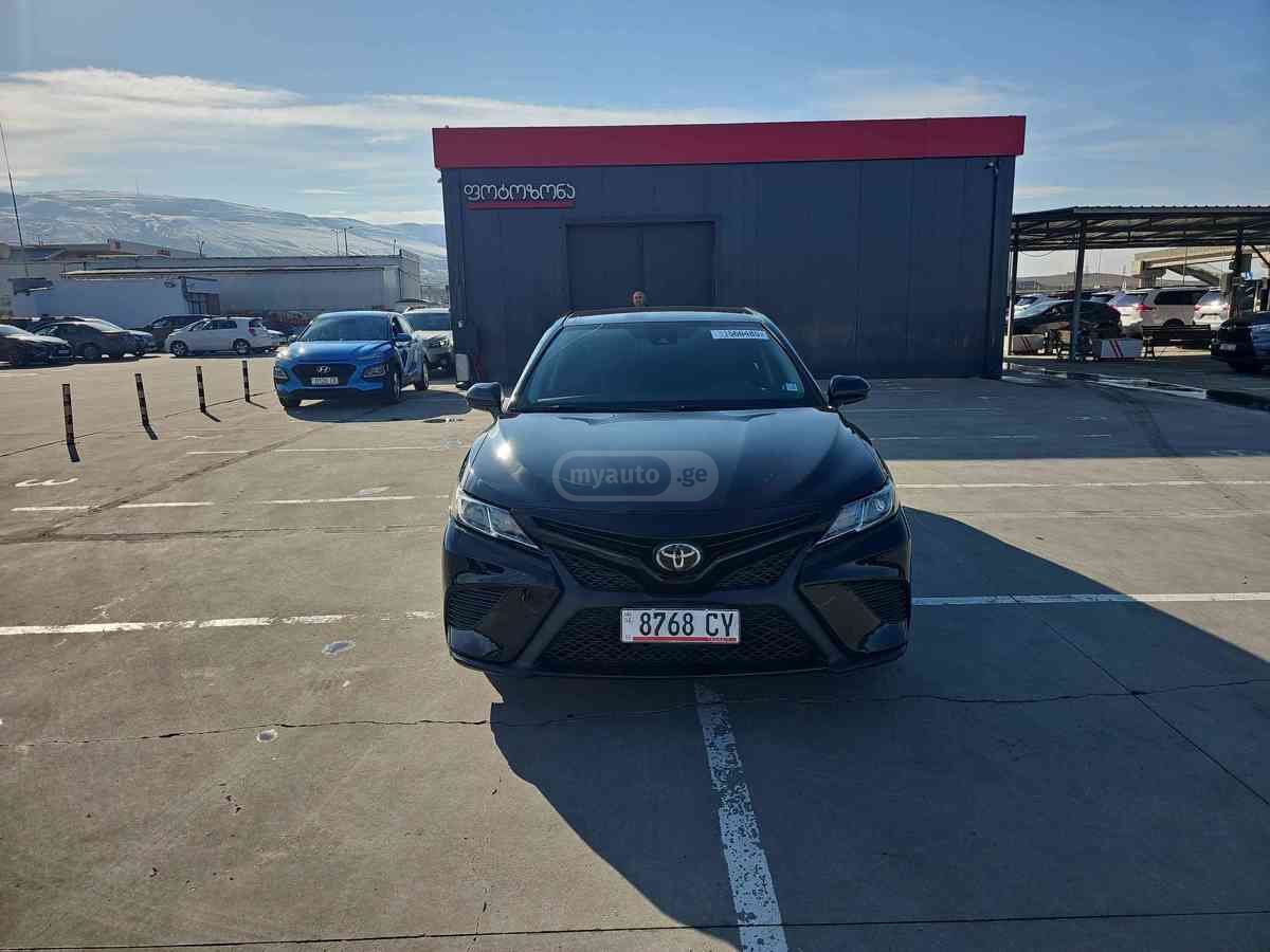 Toyota Camry 2019 — photo 2
