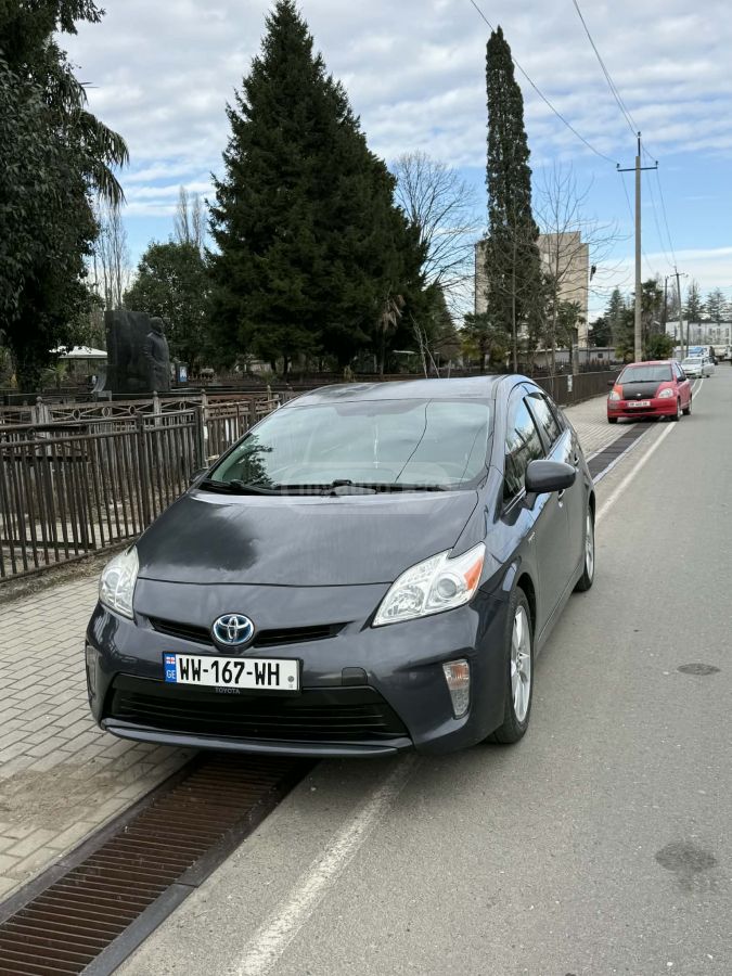 Toyota Prius 2012 — photo 2