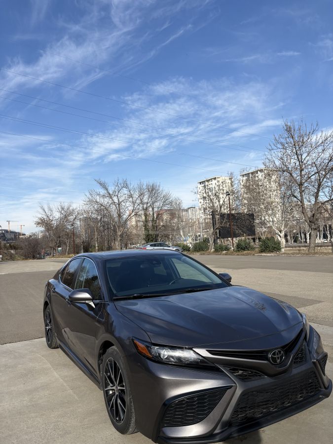 Toyota Camry 2021 — photo 2