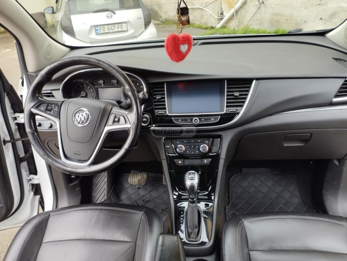 Buick Encore 2018 — photo 2