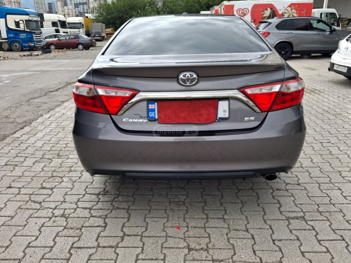 Toyota Camry 2015 — photo 2