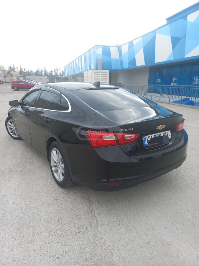 Chevrolet Malibu 2018 — photo 2