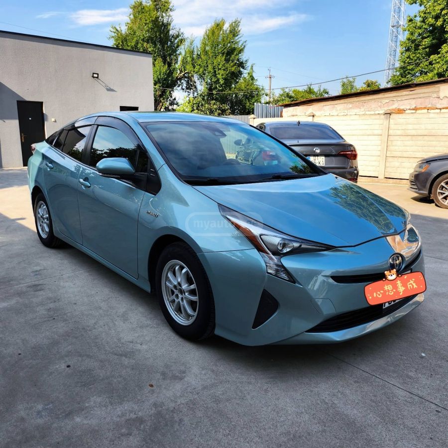Toyota Prius 2017 — photo 2