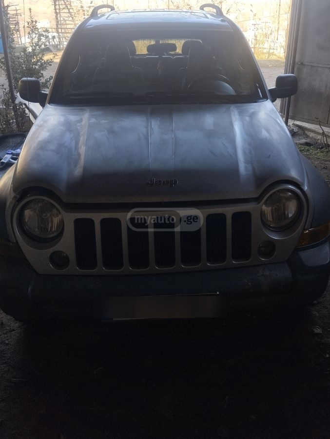 Jeep Liberty 2005 — photo 2
