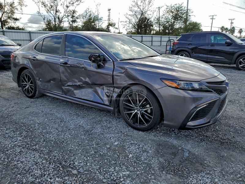 Toyota Camry 2023 — photo 2