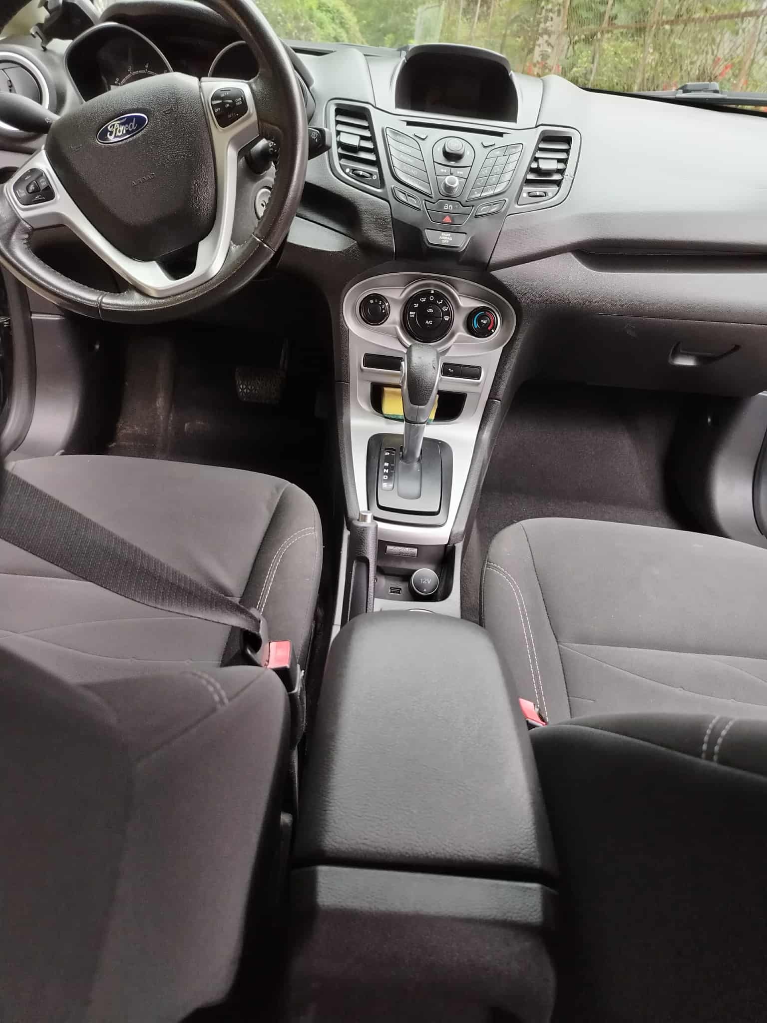 Ford Fiesta 2013 — photo 2