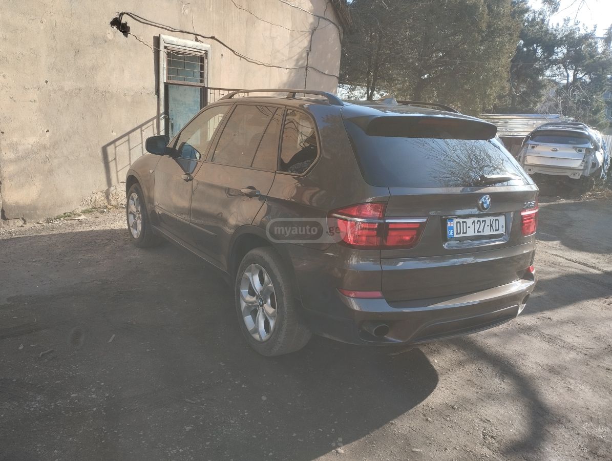 BMW X5 2013 — photo 2