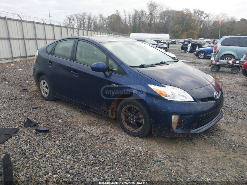 Toyota Prius 2015 — photo 2