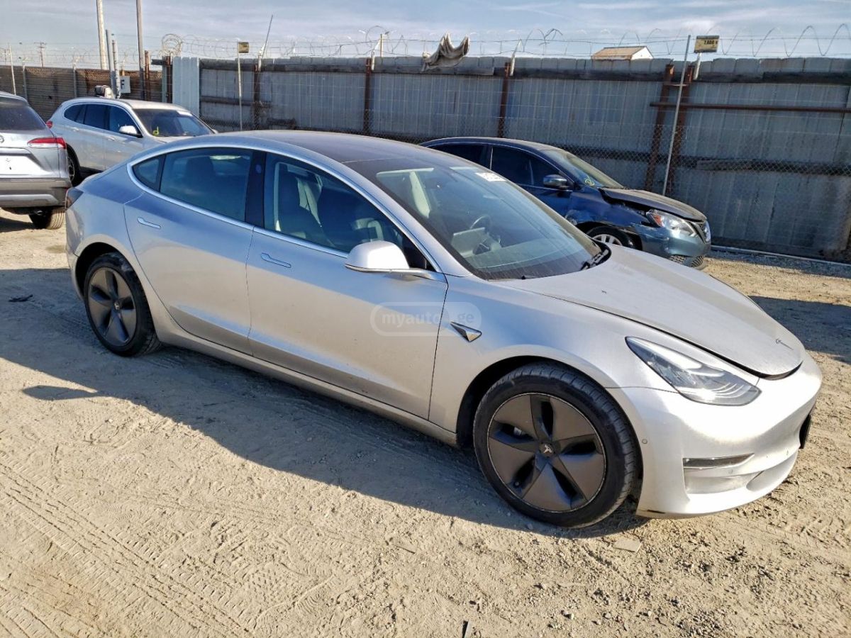 Tesla Model 3 2018 — photo 2