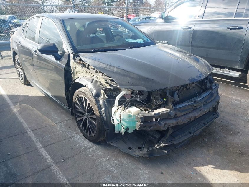 Toyota Camry 2020 — photo 2