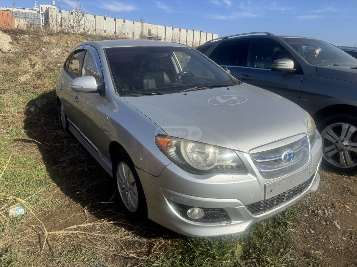 Hyundai Avante 2009 — photo 2