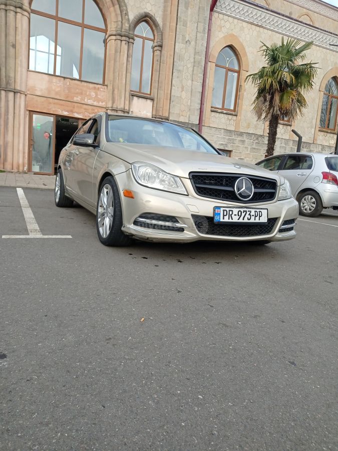 Mercedes-Benz C 250 2012 — photo 2
