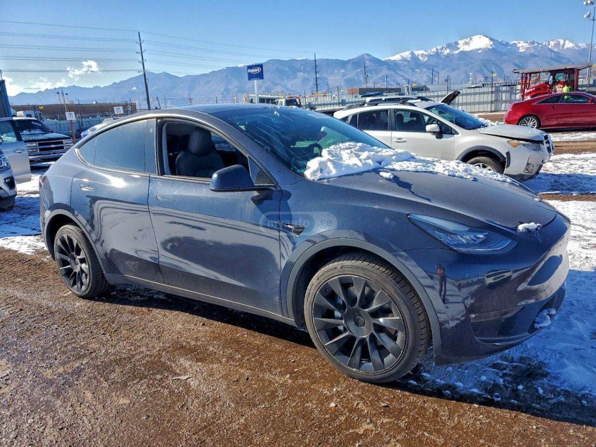 Tesla Model Y 2022 — photo 2