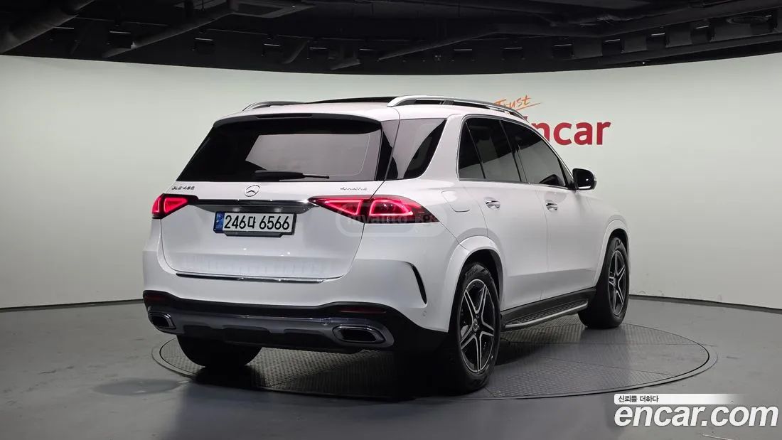 Mercedes-Benz GLE 63 AMG 2021 — photo 2