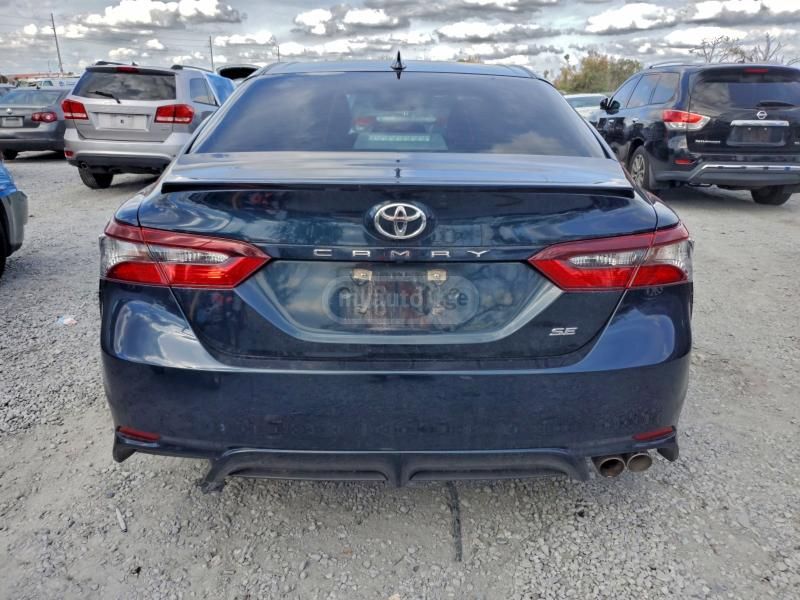 Toyota Camry 2021 — photo 2