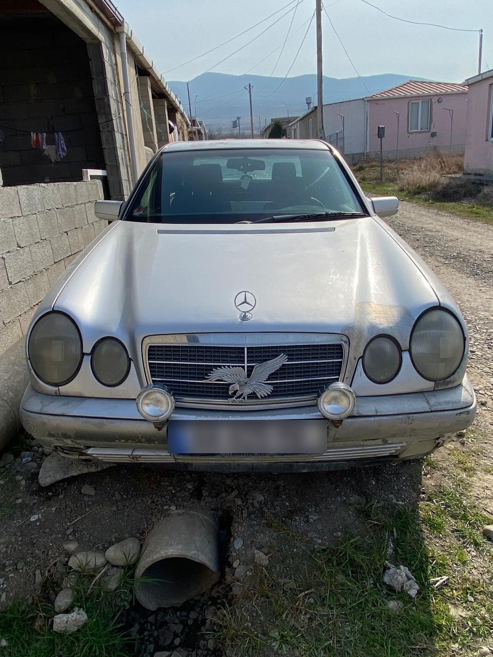 Mercedes-Benz E 220 1996 — photo 2