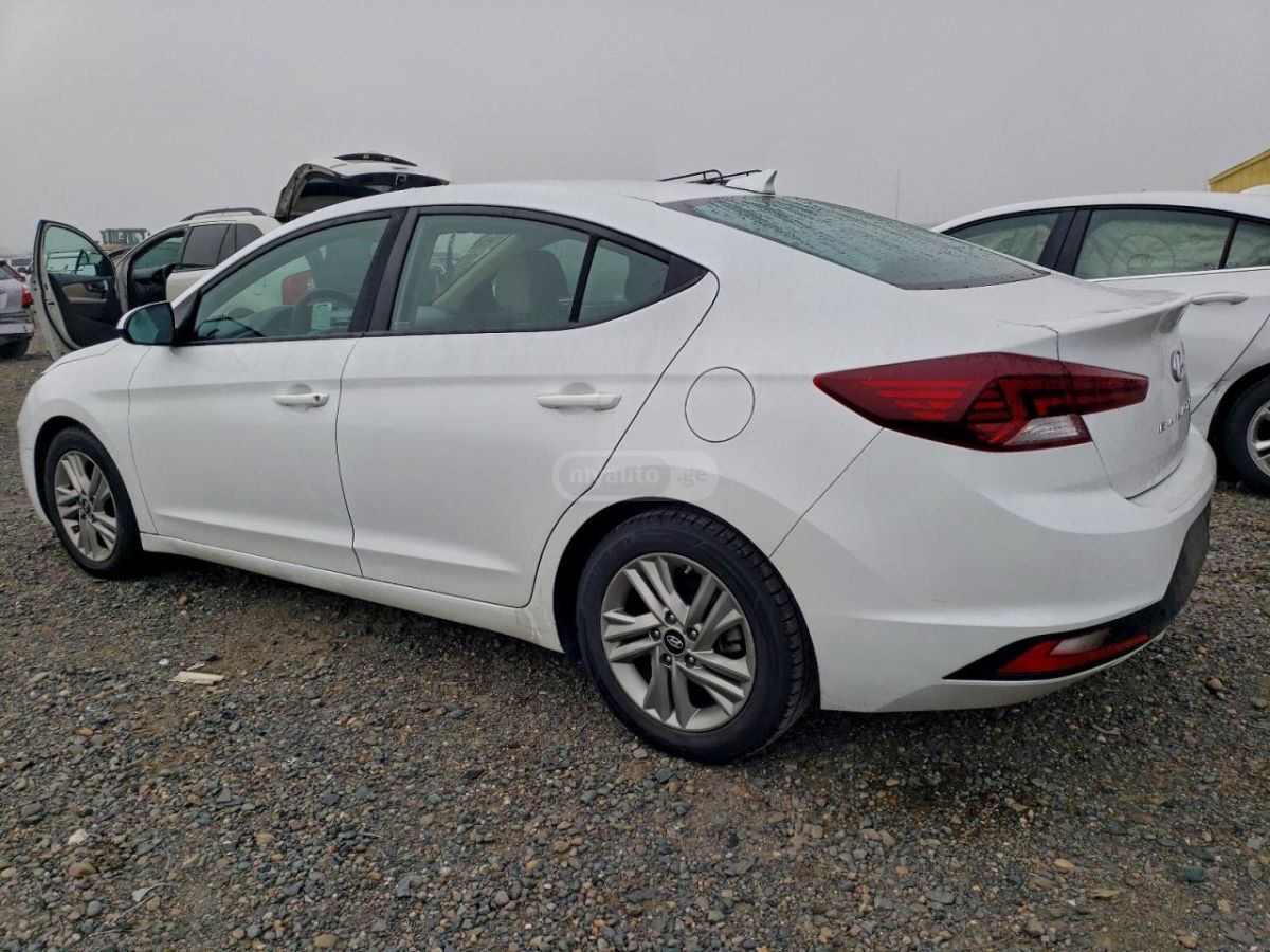 Hyundai Elantra 2020 — photo 2
