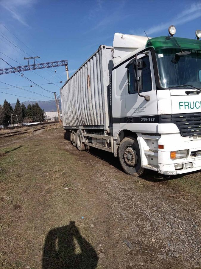 Mercedes-Benz Actros 2002 — photo 2