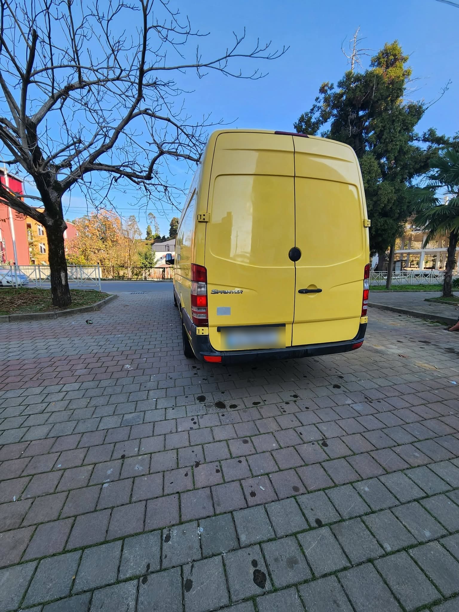 Mercedes-Benz Sprinter 2011 — photo 2