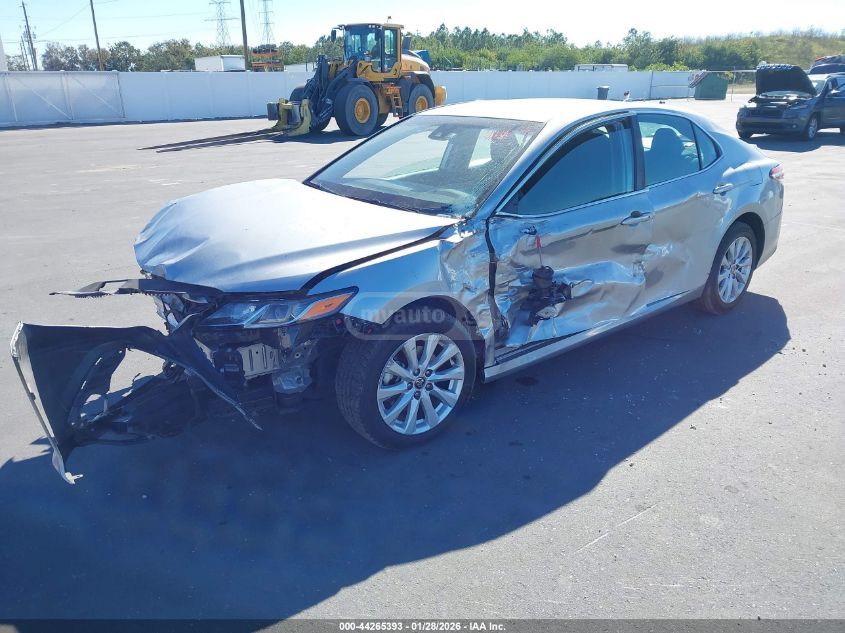 Toyota Camry 2020 — photo 2