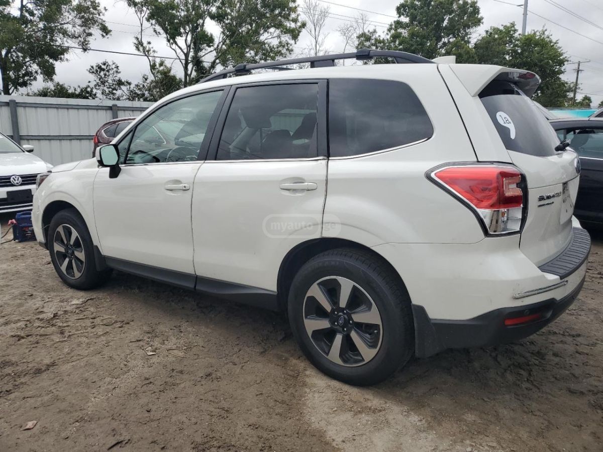 Subaru Forester 2018 — photo 2