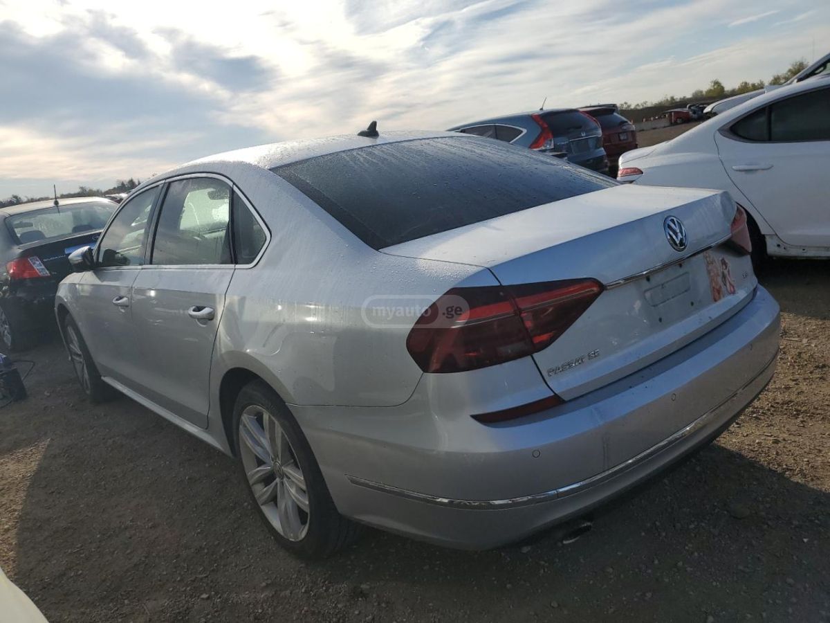 Volkswagen Passat 2018 — photo 2