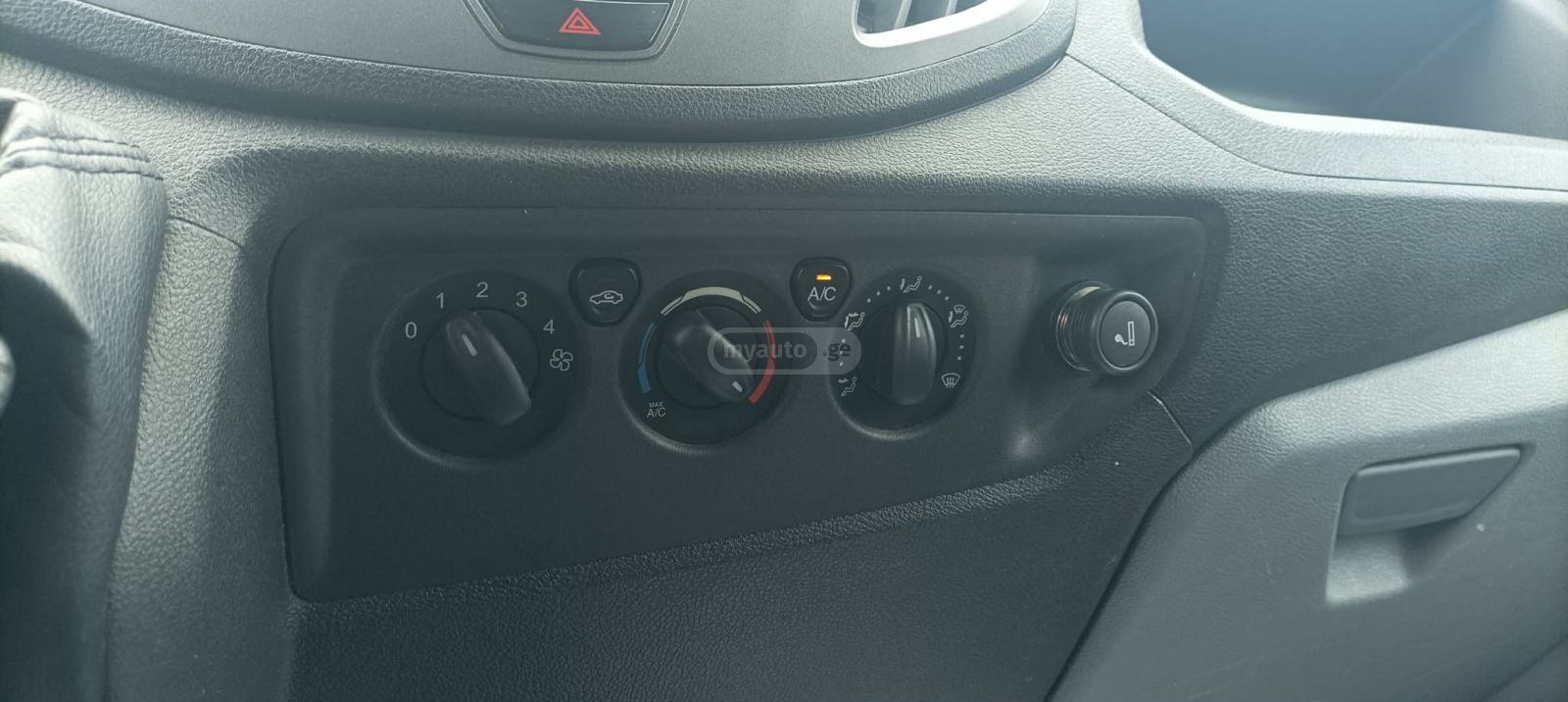 Ford Transit 2015 — photo 2