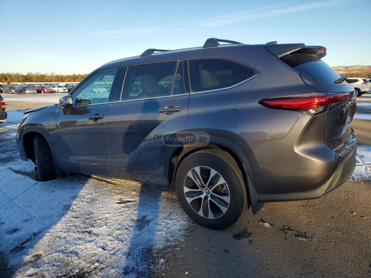 Toyota Highlander 2021 — photo 2