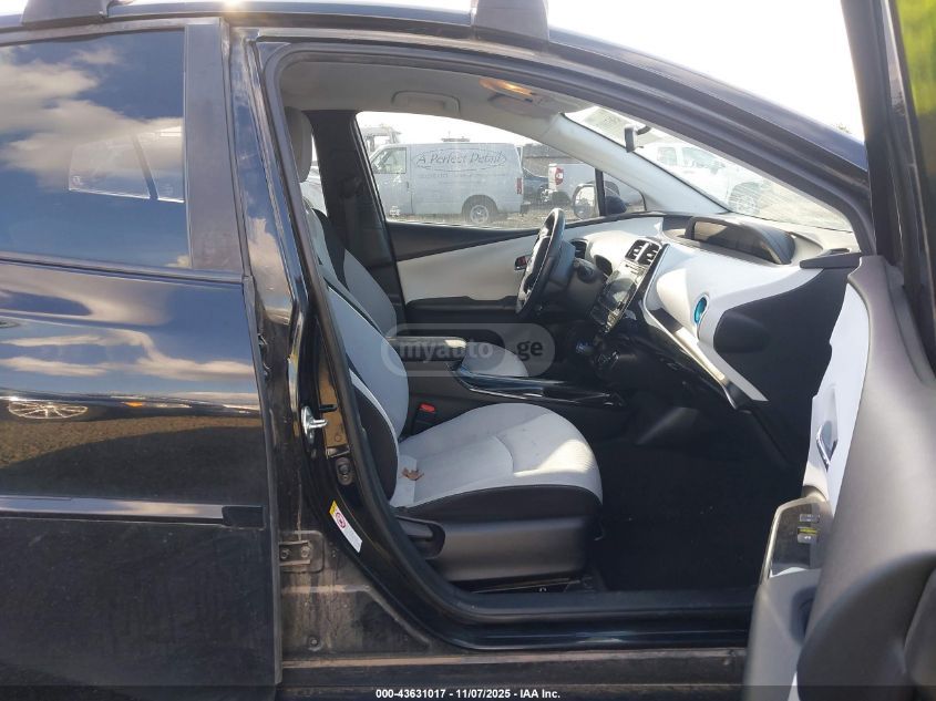 Toyota Prius 2016 — photo 2