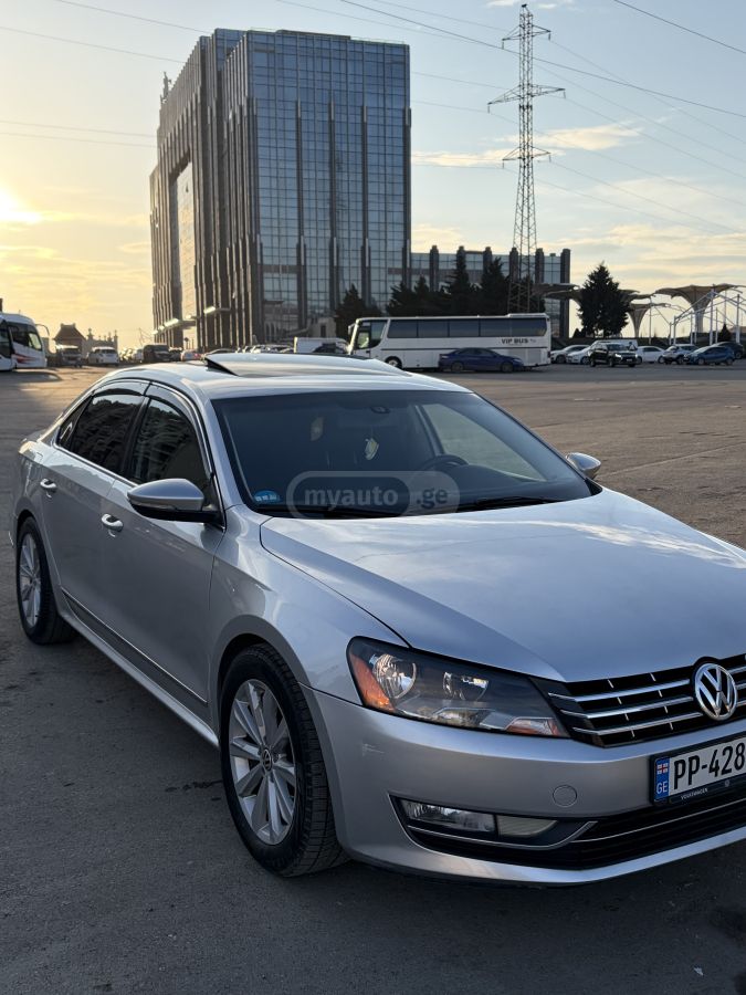 Volkswagen Passat 2011 — photo 2
