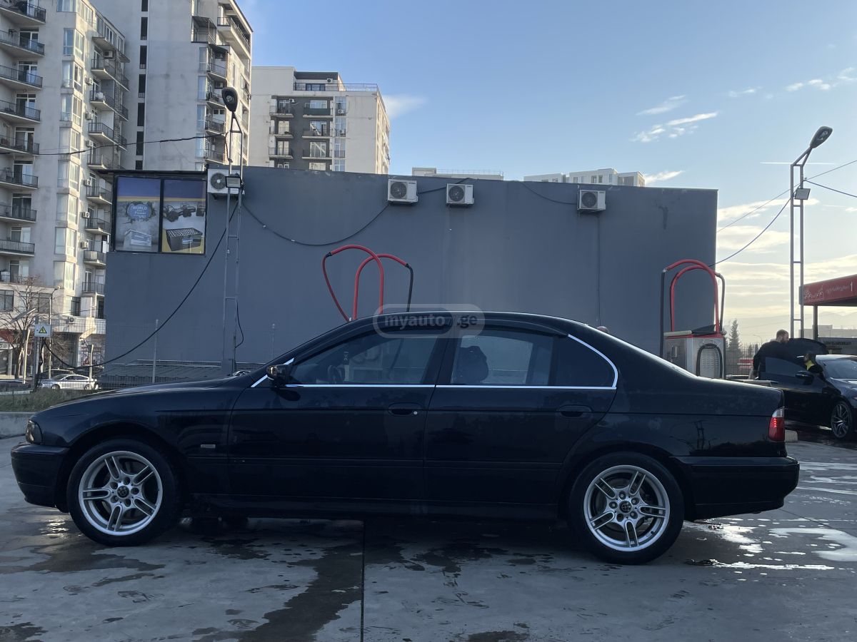 BMW 530