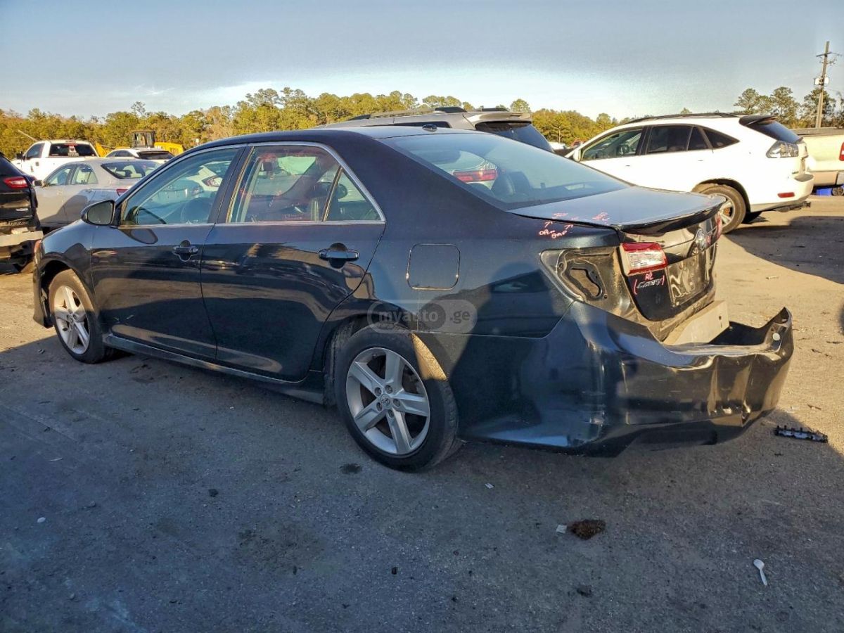 Toyota Camry 2014 — photo 2