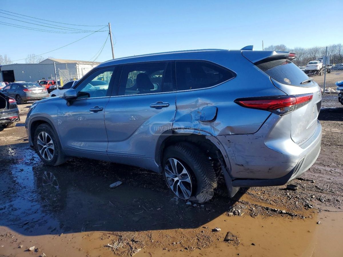 Toyota Highlander 2021 — photo 2