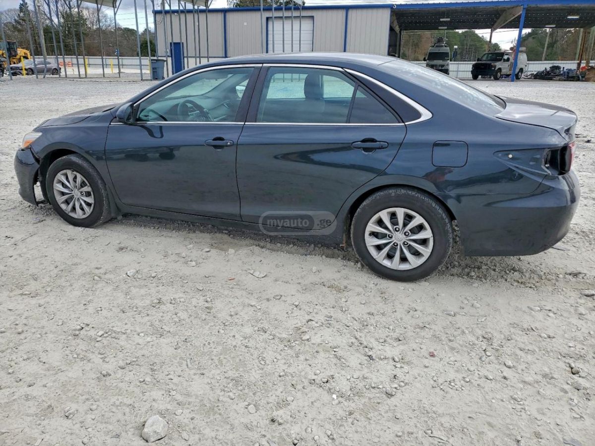 Toyota Camry 2016 — photo 2