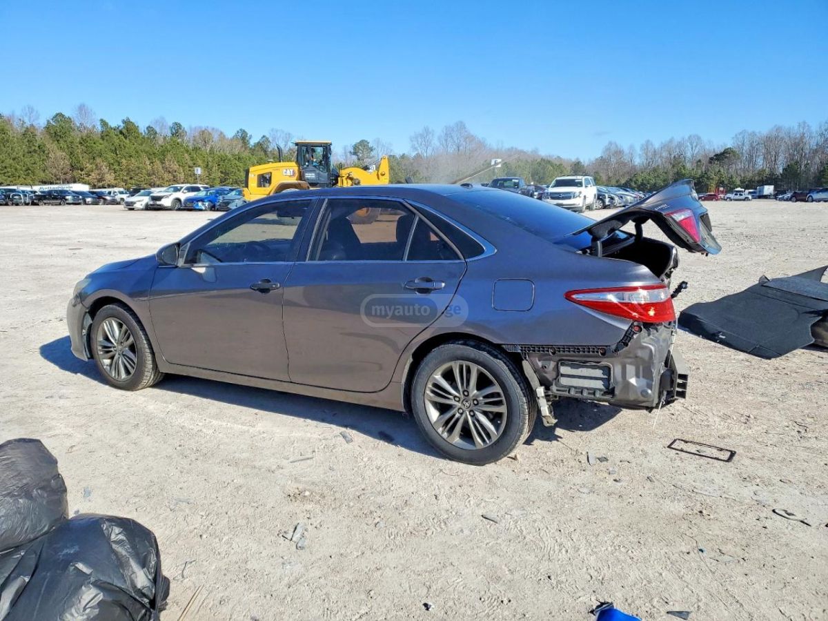 Toyota Camry 2016 — photo 2