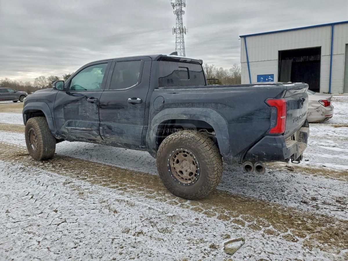 Toyota Tacoma 2024 — photo 2