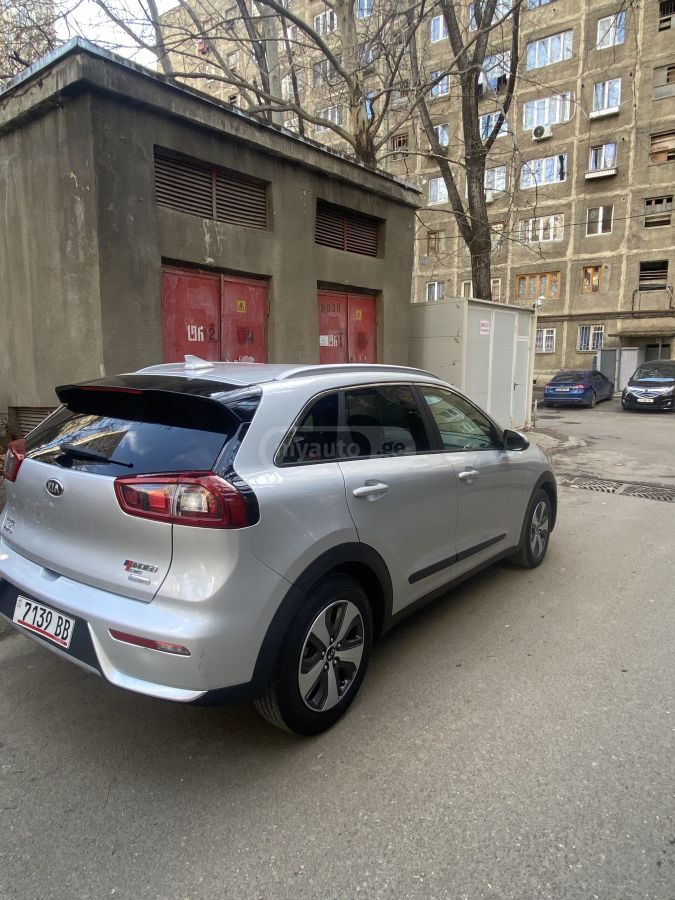 Kia Niro 2017 — photo 2