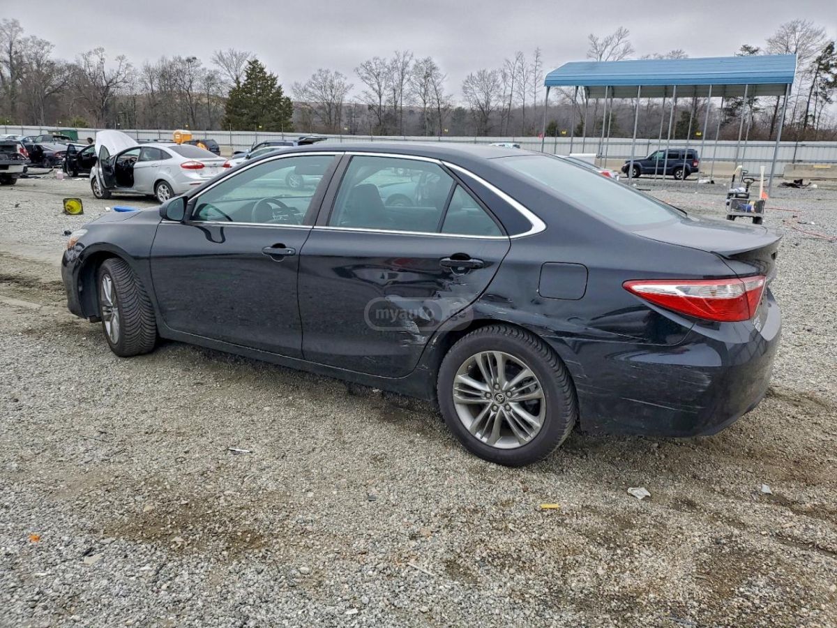 Toyota Camry 2016 — photo 2