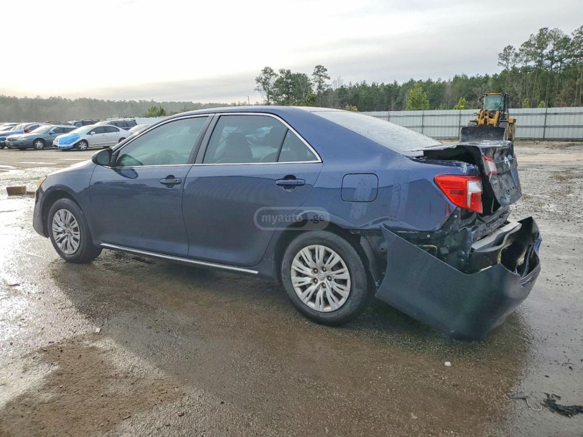 Toyota Camry 2014 — photo 2