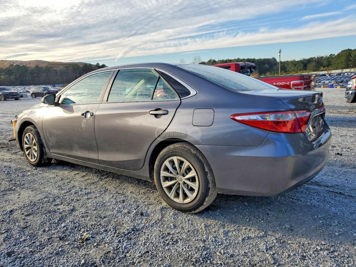 Toyota Camry 2015 — photo 2