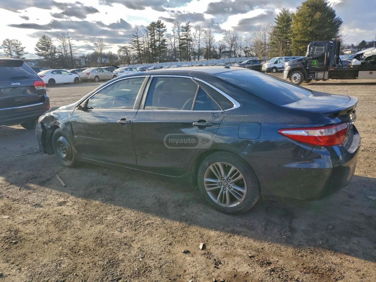 Toyota Camry 2017 — photo 2