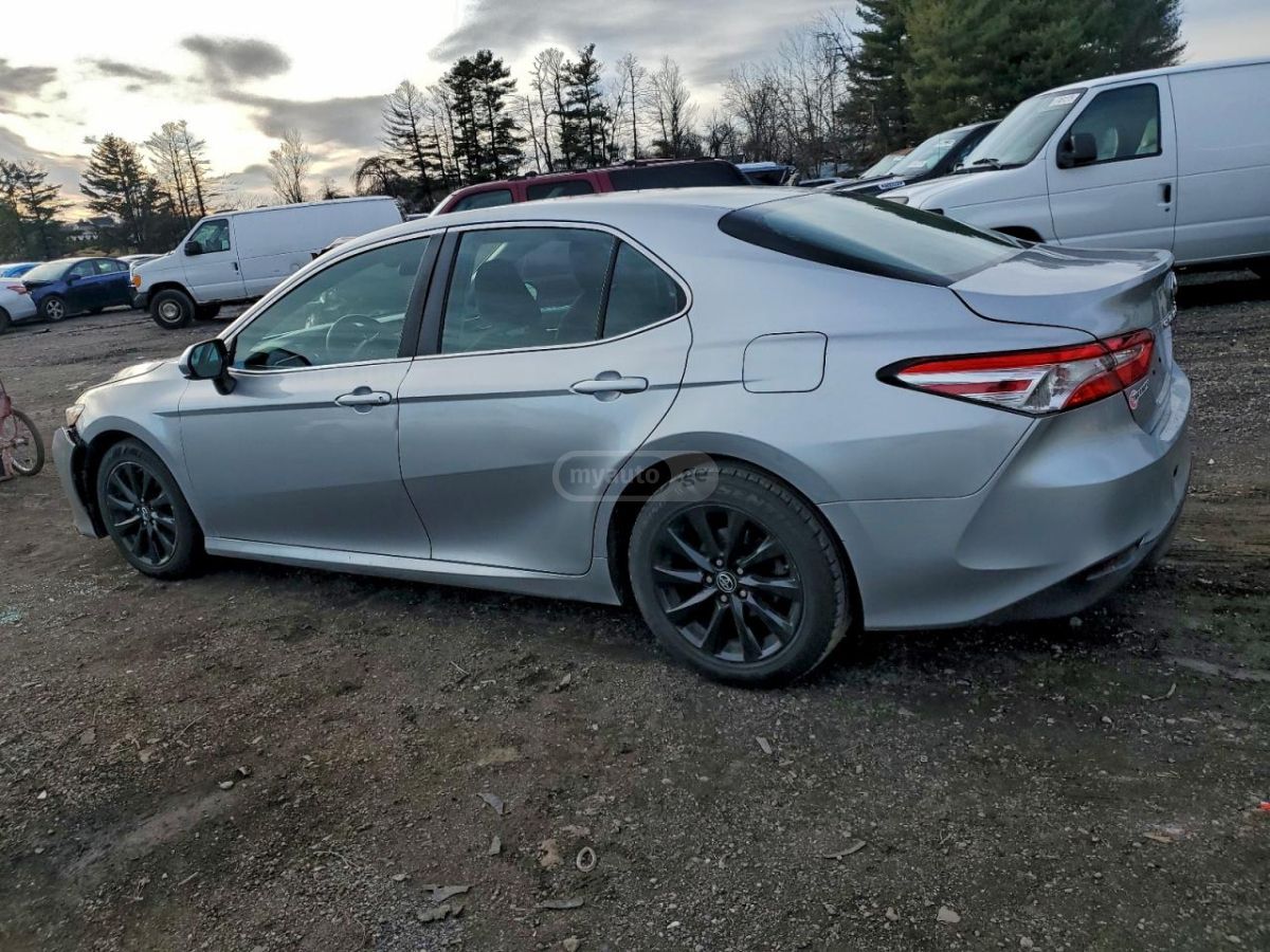 Toyota Camry 2018 — photo 2