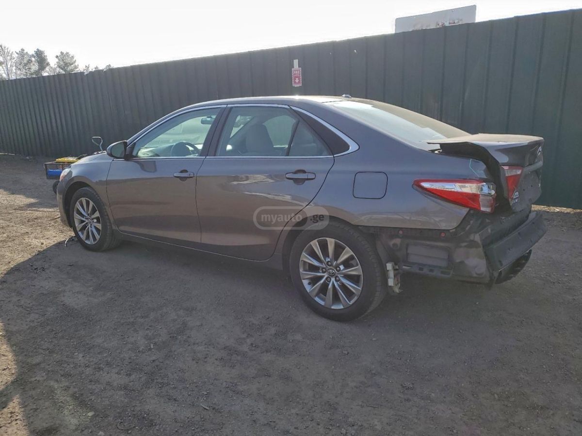 Toyota Camry 2017 — photo 2