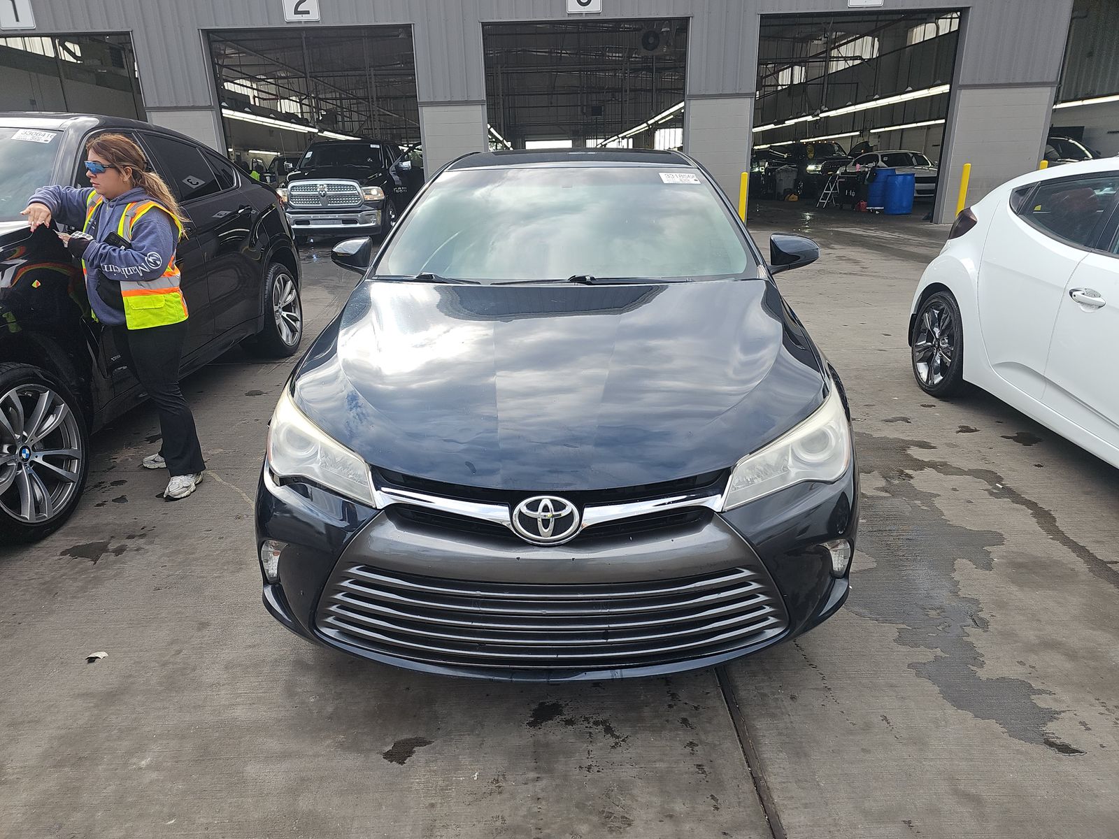 Toyota Camry 2017 — photo 2