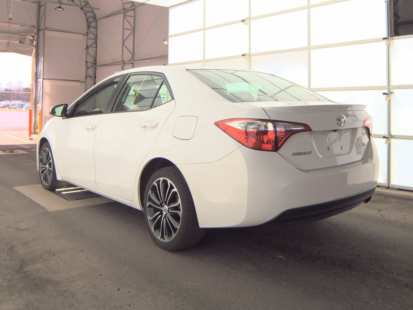 Toyota Corolla 2015 — photo 2
