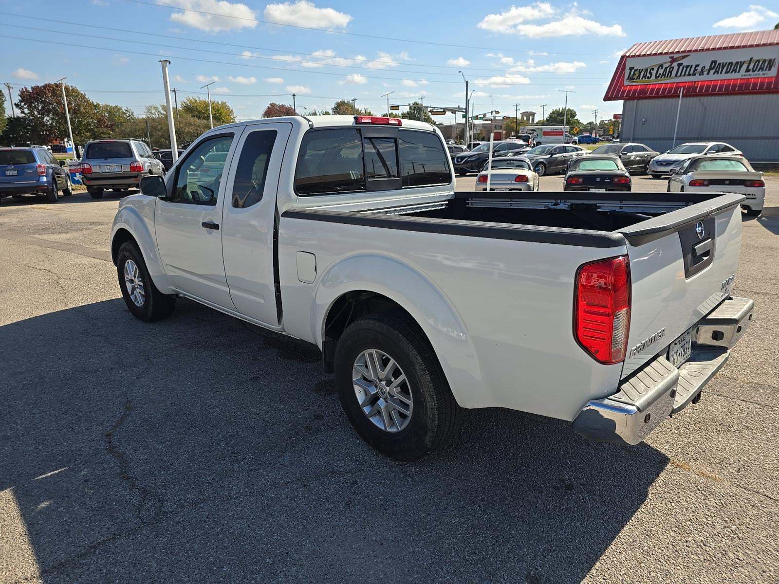 Nissan Frontier 2015 — photo 2